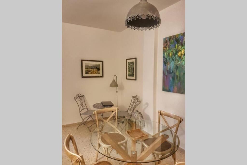 El Patio De San Bernardo Apartment Seville Luaran gambar